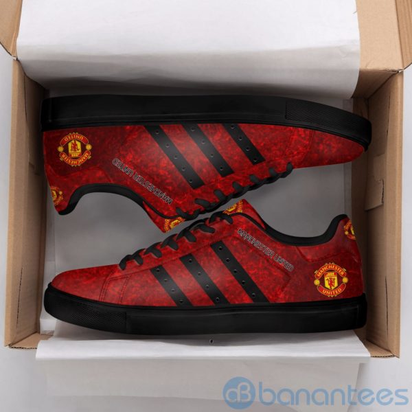 Manchester United Fc Black Striped Red Low Top Skate Shoes Product Photo