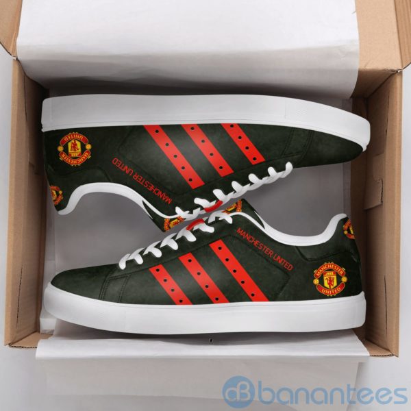 Manchester United Fc Red Striped Black Low Top Skate Shoes Product Photo