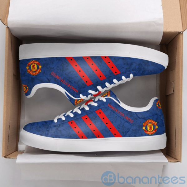 Manchester United Fc Red Striped Low Top Skate Shoes Product Photo
