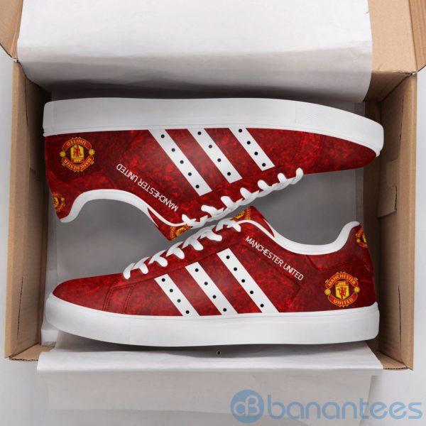 Manchester United Fc White Striped Red Low Top Skate Shoes Product Photo