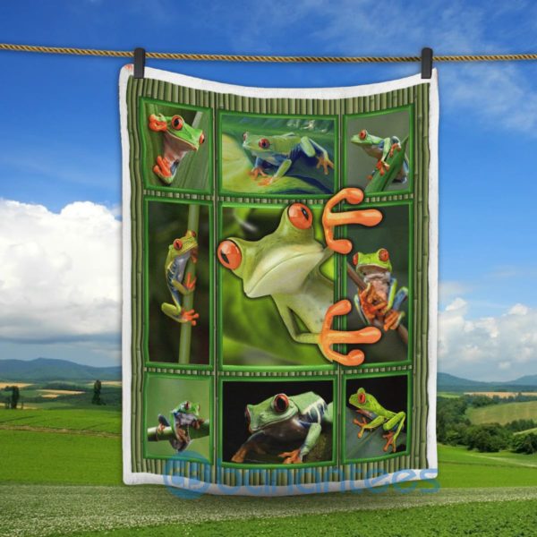 Narutal Green Frog Cute Sherpa Blanket Product Photo