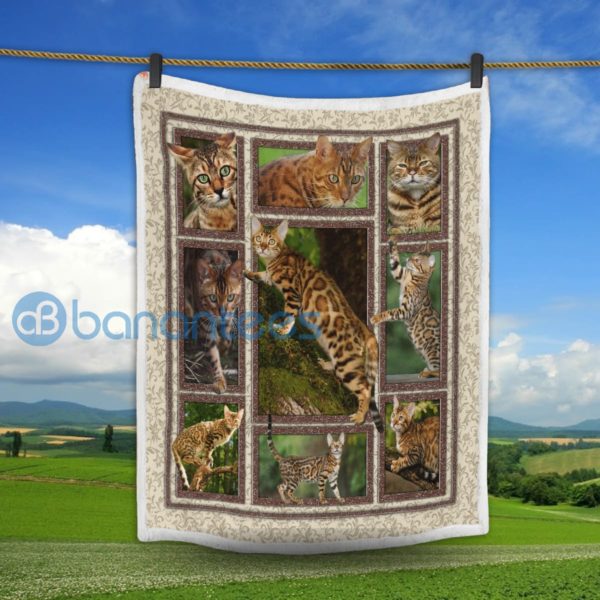 Natural Bengal Cat Sherpa Blanket Product Photo