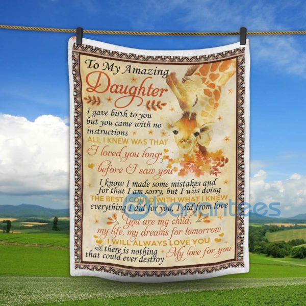 To My Amazing Daughter Giraffe Sherpa Blanket Product Photo