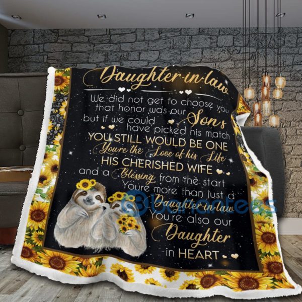 To My Daughter In Law Sloth Sherpa Blanket Product Photo