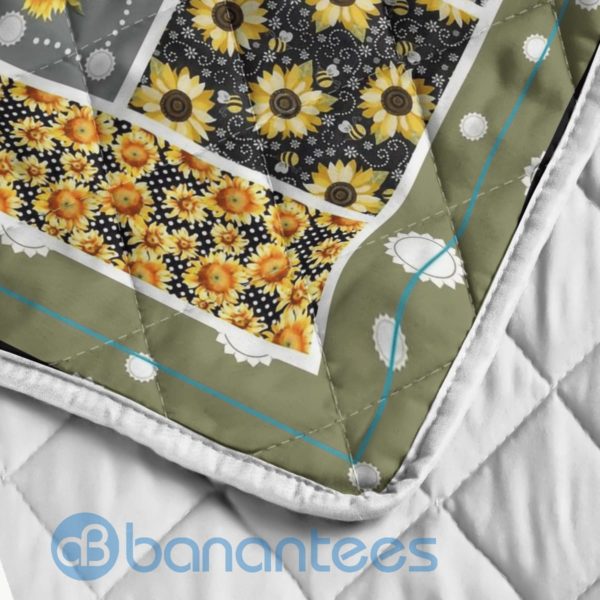 To My Granddaughter Flower Blanket Quilt Product Photo