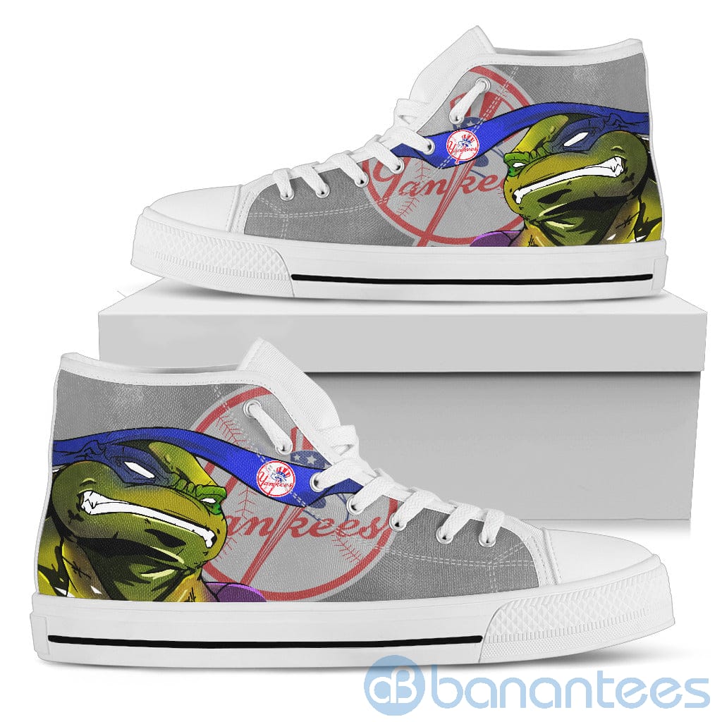 ugly-tutle-and-logo-of-new-york-yankees-ninja-high-top-shoes-4-NwXAw.jpg Ugly Tutle And Logo Of New York Yankees Ninja High Top Shoes Product Photo