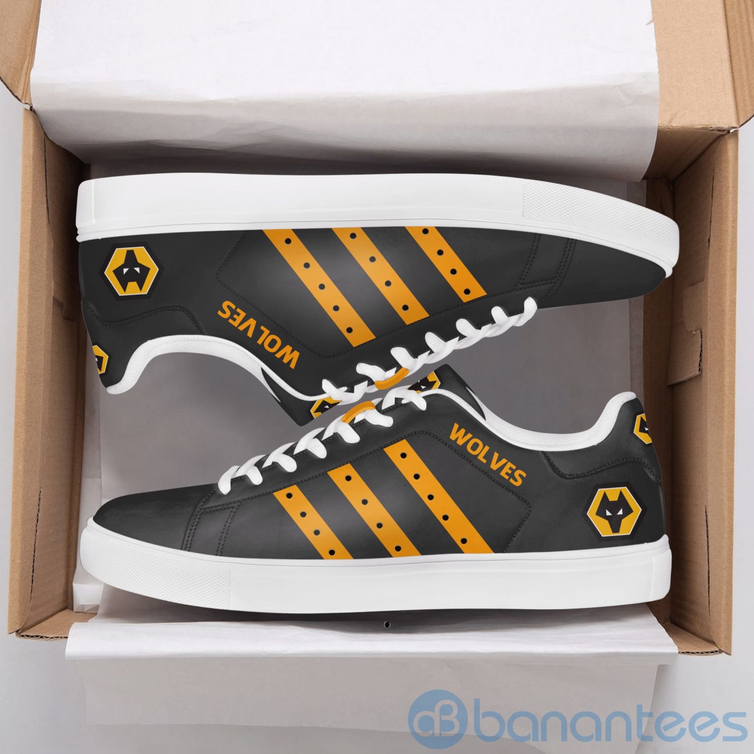 wolerhampton-wanderers-yellow-striped-black-low-top-skate-shoes-1-QRzca.jpg Wolerhampton Wanderers Yellow Striped Black Low Top Skate Shoes Product Photo
