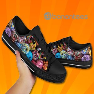 Loving Crochet Background Low Top Canvas Shoes Product Photo