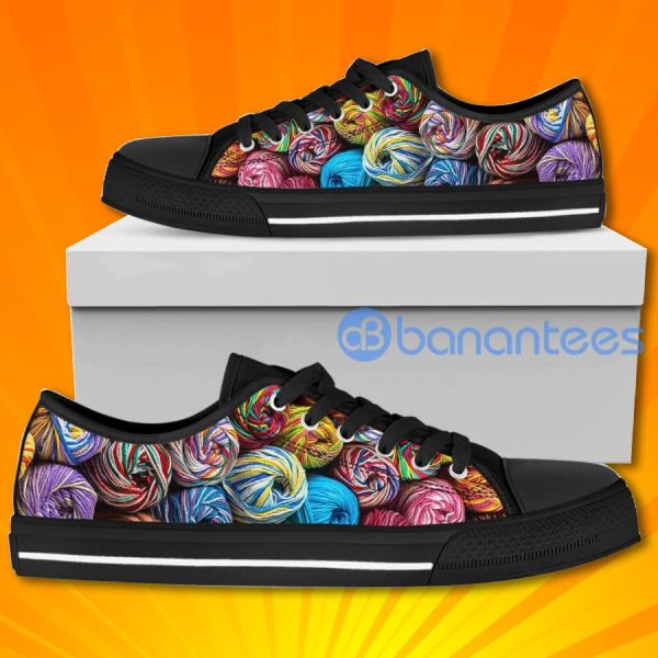 Loving Crochet Background Low Top Canvas Shoes Product Photo