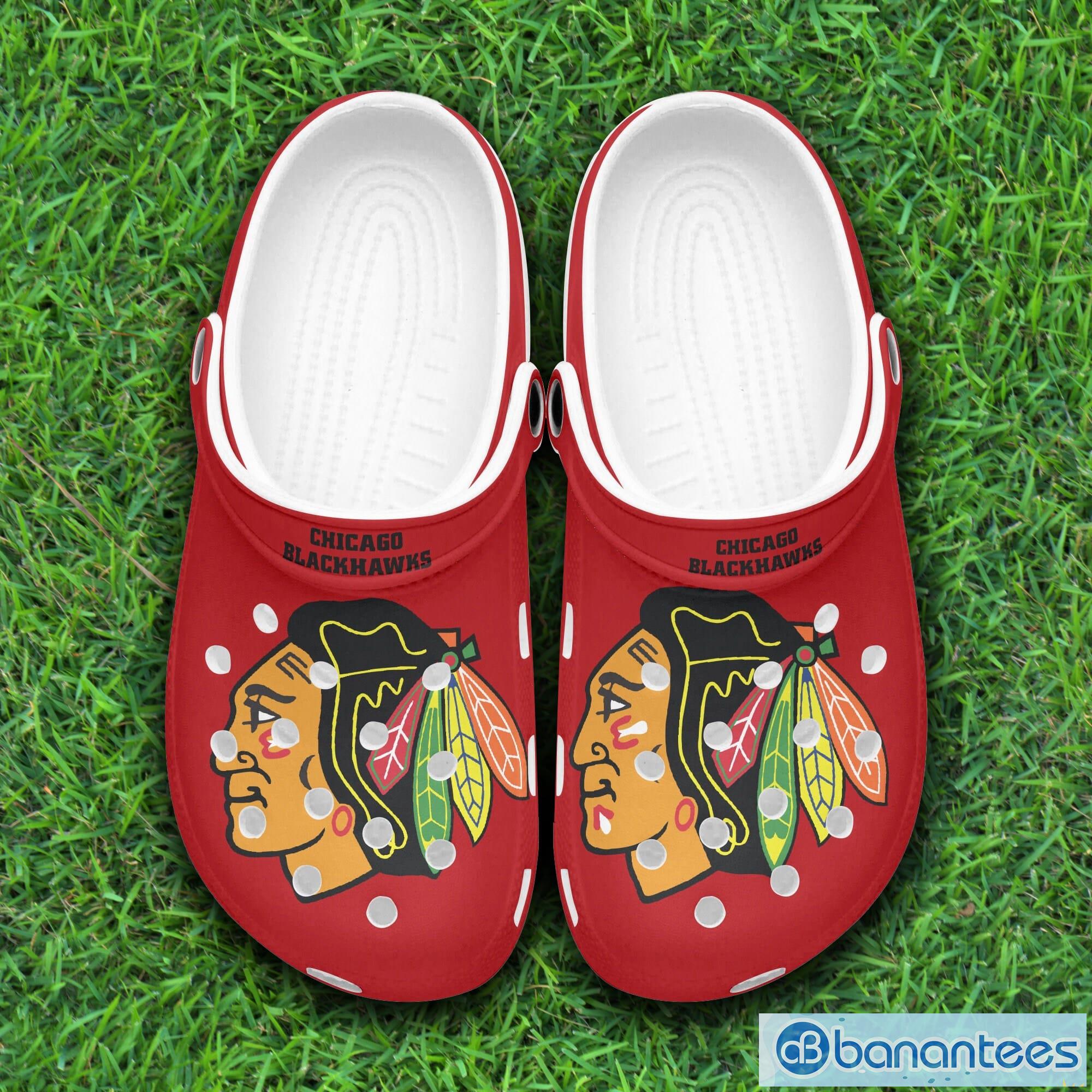 https://image.banantees.com/2023-05/chicago-blackhawks-nhl-logo-women-clogs-for-fans.jpg