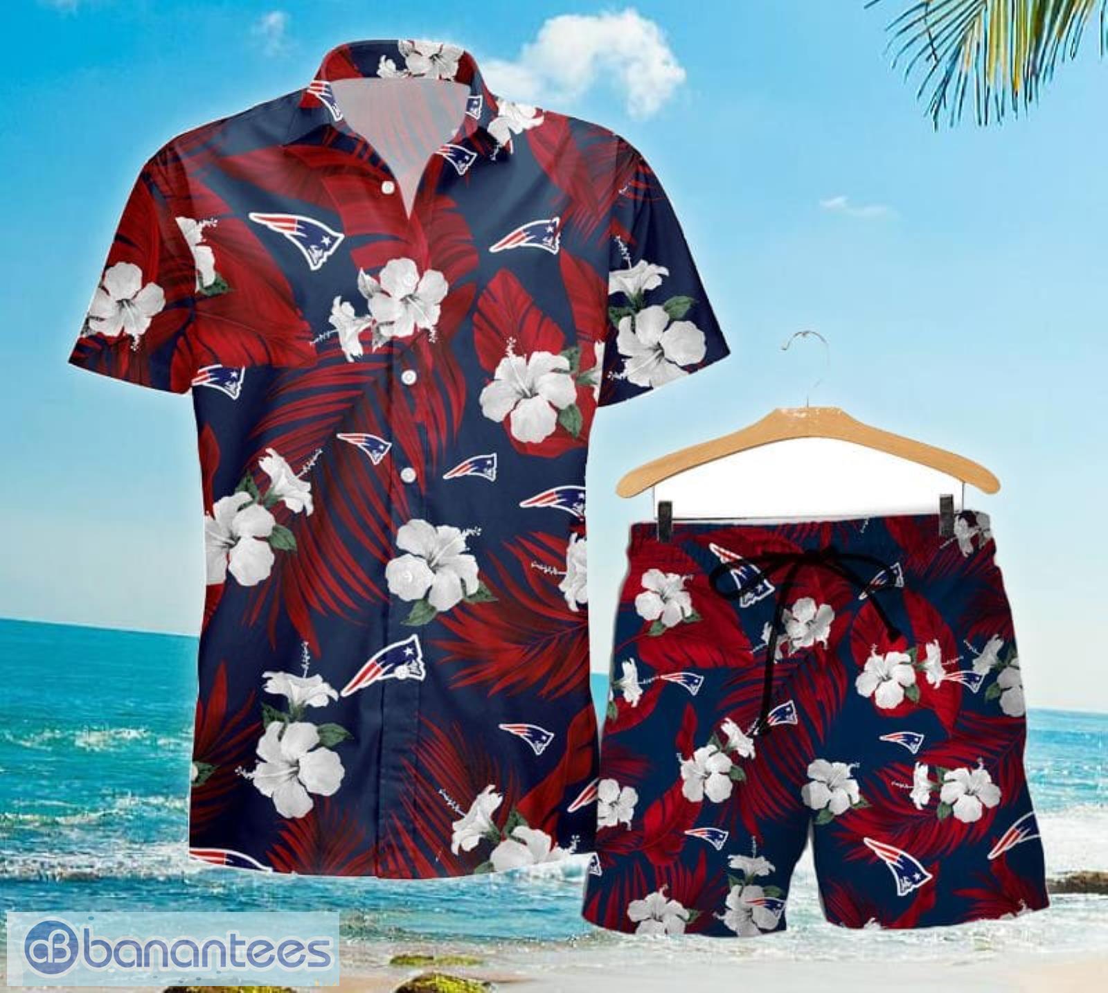 New England Patriots Tropical Flower Hawaiian Shirt And Shorts Best Gift  For Summer Vacation - Banantees