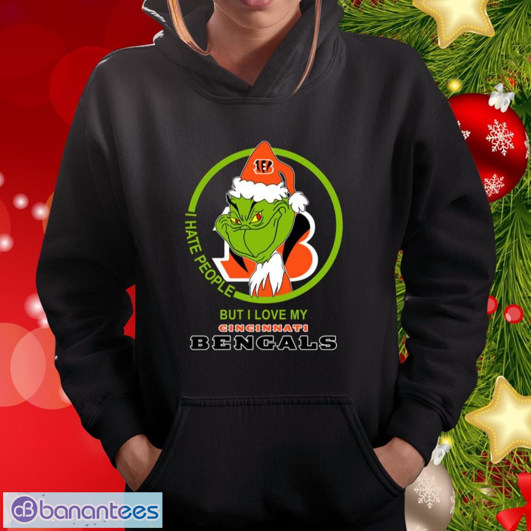 Grinch Hand Holding Cincinnati Bengals Christmas T-Shirt - TeeNavi