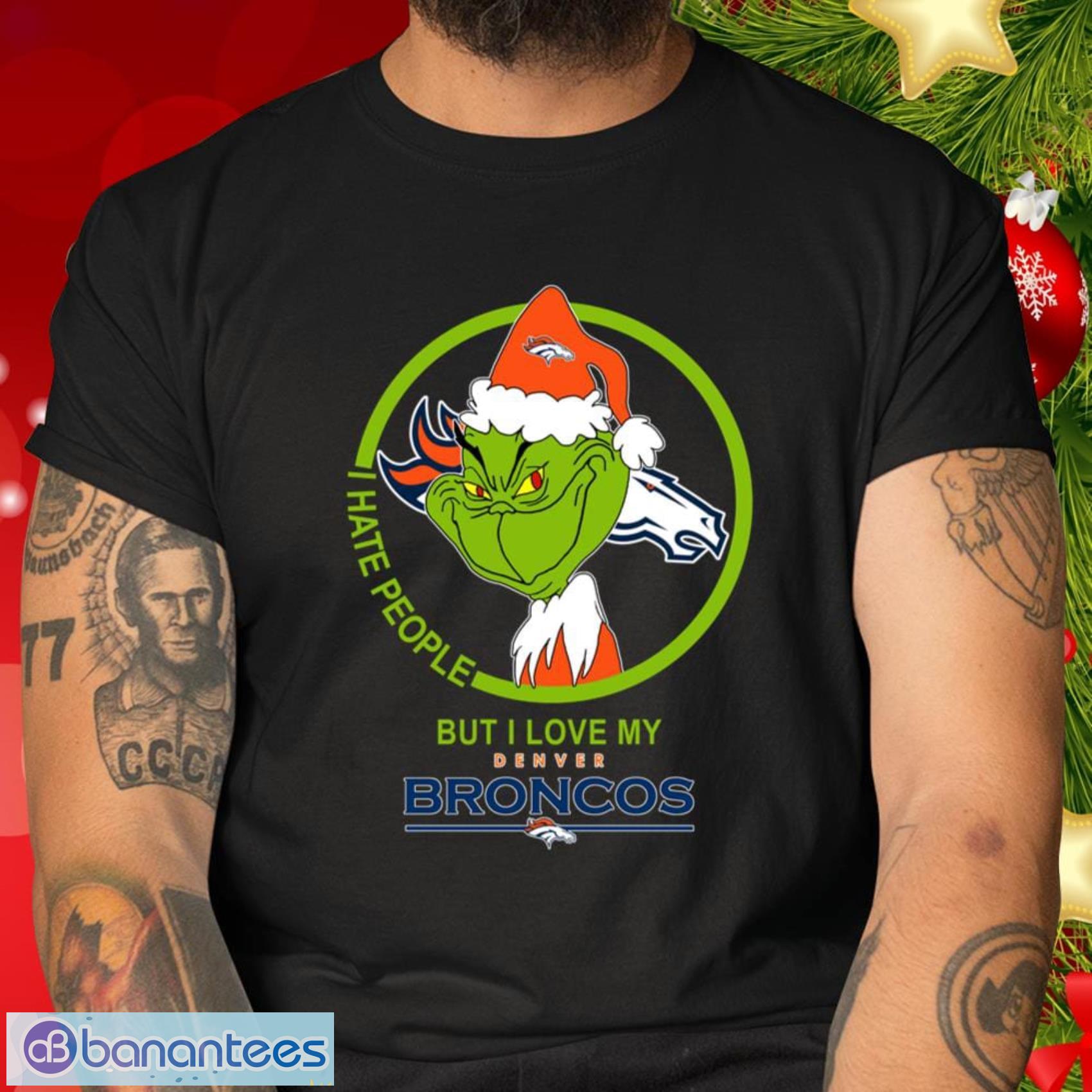 Grinch Hand Holding Denver Broncos Christmas T-Shirt - TeeNavi