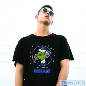 Santa Grinch I Hate People But I Love Buffalo Bills Christmas 2023 Shirt - G500 Gildan T-Shirt