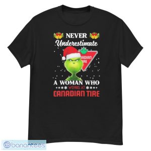 Santa Grinch never underestimate a woman who works at Canadian Tire Christmas shirt - G500 Men’s Classic T-Shirt