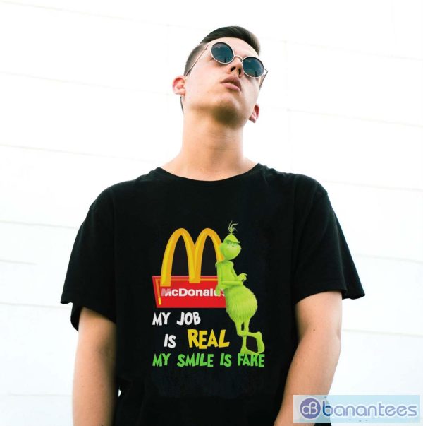 Best the grinch my job is real my smile is fake mcdonalds shirt - G500 Gildan T-Shirt