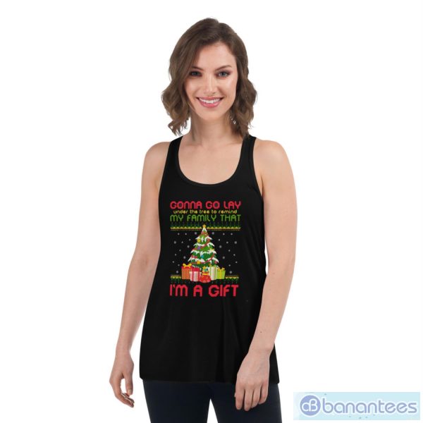 Gonna Go Lay Under The Tree To Remind My Family That I’m A Gift Ugly Christmas Shirt - Women's Flowy Racerback Tank
