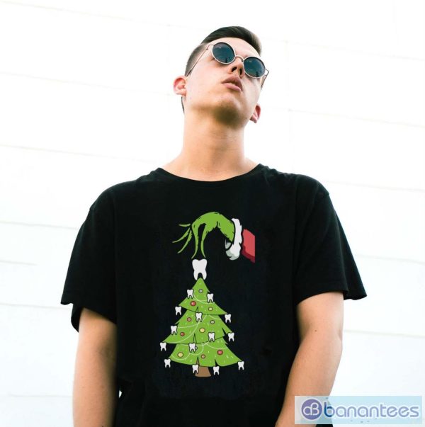 Grinch Hand Holding Tooth Dental Tree Christmas Shirt - G500 Gildan T-Shirt