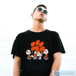 The Peanuts Snoopy And Friends Cheer For The Clemson Tigers Ncaa Shirt - G500 Gildan T-Shirt
