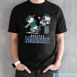 Peanuts Charlie Brown And Snoopy Playing Baseball Seattle Mariners - Black Unisex T-Shirt