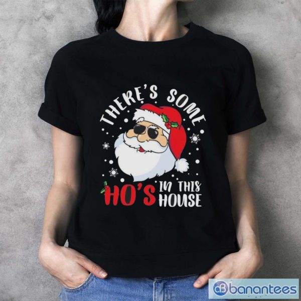 Santa Claus there’s some ho’s in this house Christmas shirt1 - Ladies T-Shirt