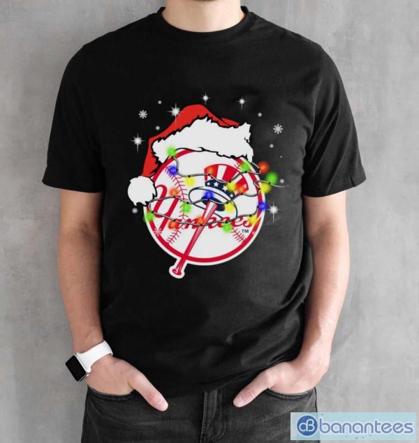 Santa Hat Texas New York Yankees Christmas Shirt - Black Unisex T-Shirt