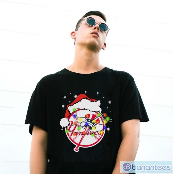 Santa Hat Texas New York Yankees Christmas Shirt - G500 Gildan T-Shirt