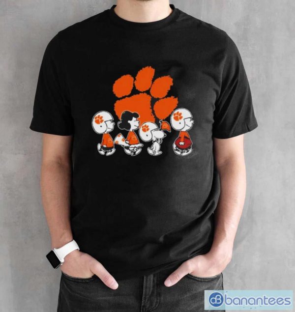 The Peanuts Snoopy And Friends Cheer For The Clemson Tigers Ncaa Shirt - Black Unisex T-Shirt