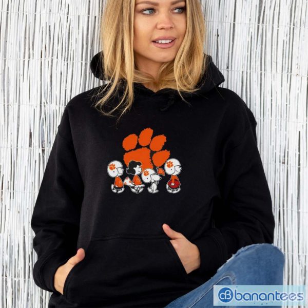 The Peanuts Snoopy And Friends Cheer For The Clemson Tigers Ncaa Shirt - Unisex Hoodie