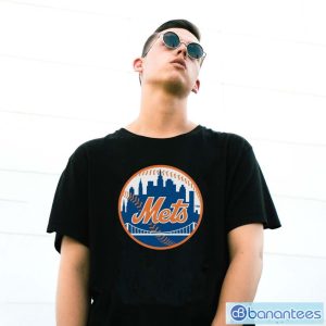 OtzmeoAF new york mets baseball team logo shirt 2 300x300 image New York Mets Baseball Team Logo Shirt - G500 Gildan T-Shirt
