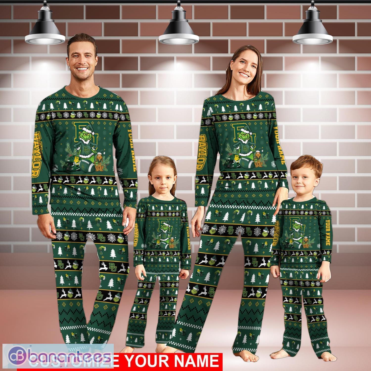 https://image.banantees.com/2023/11/baylor-bears-pajamas-set-custom-name-grinch-pajamas-set-family-christmas-gift.jpg