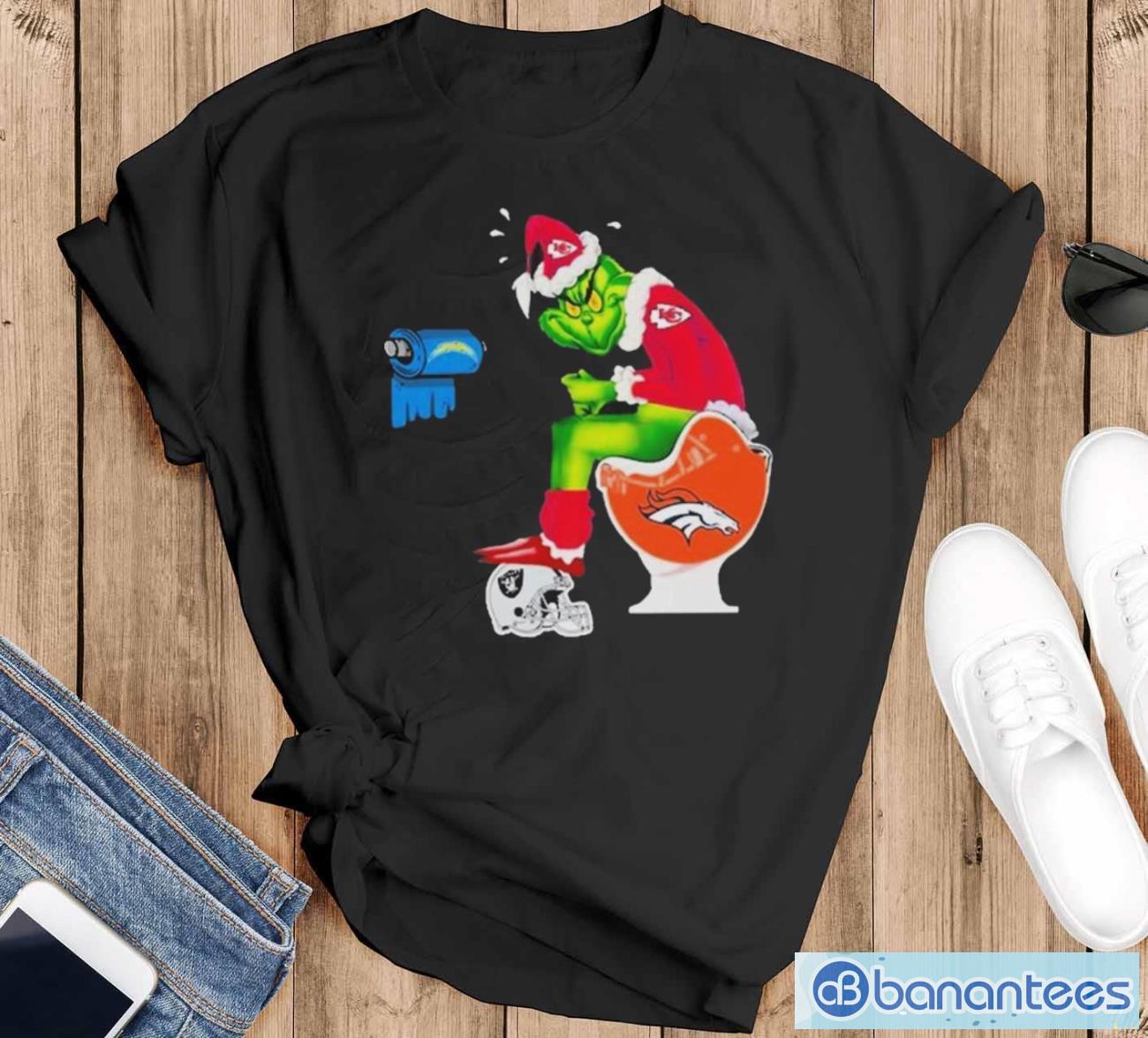 The Grinch Kansas City Chiefs Shitting On Toilet Denver Broncos And Other Teams 2023 Shirt - Black T-Shirt