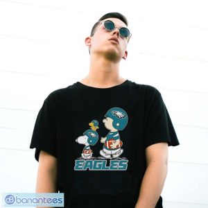 Peanuts Charlie Brown Snoopy And Woodstock Philadelphia Eagles Walking Shirt - G500 Gildan T-Shirt