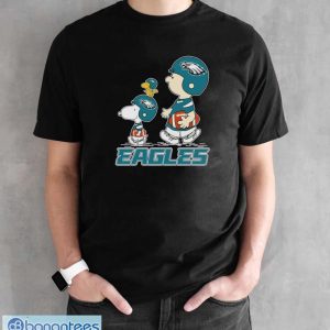Peanuts Charlie Brown Snoopy And Woodstock Philadelphia Eagles Walking Shirt - Black Unisex T-Shirt