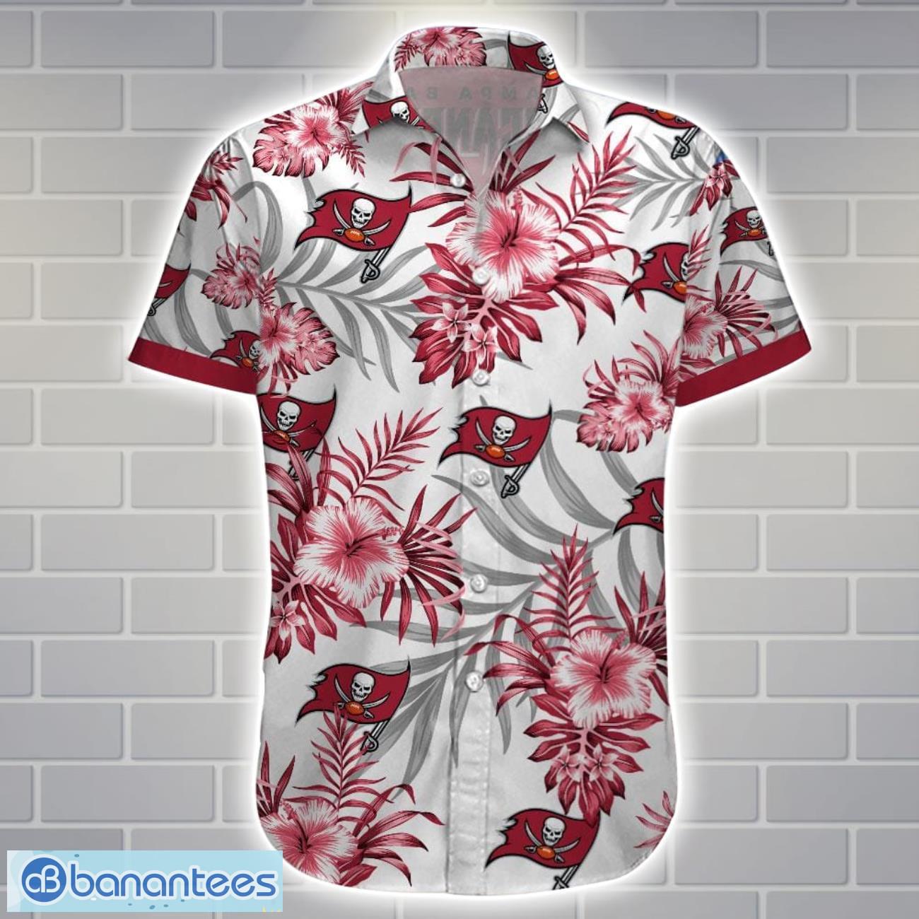 tampa bay buccaneersteam logo tropical 3d hawaiian shirt big fans gift 1 image Tampa Bay BuccaneersTeam Logo Tropical 3D Hawaiian Shirt Big Fans Gift Product Photo 2