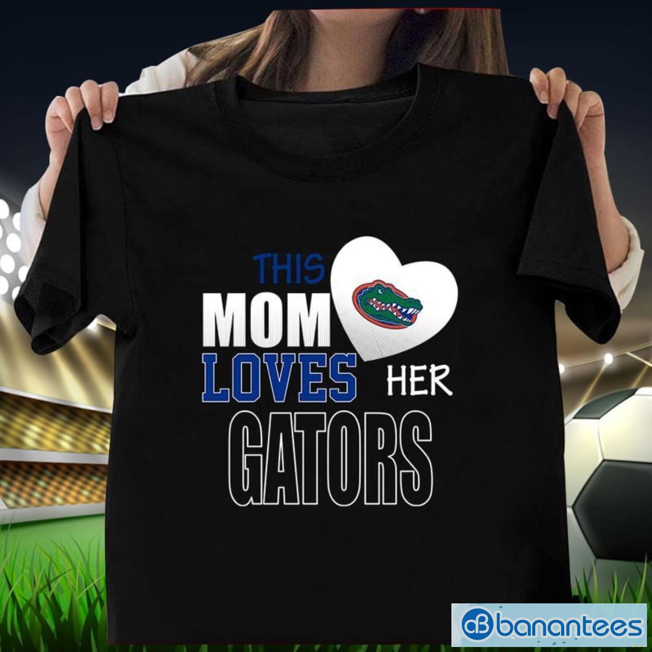 florida gators mom loves mothers day t shirt image Florida Gators Mom Loves Mother's Day T Shirt Product Photo