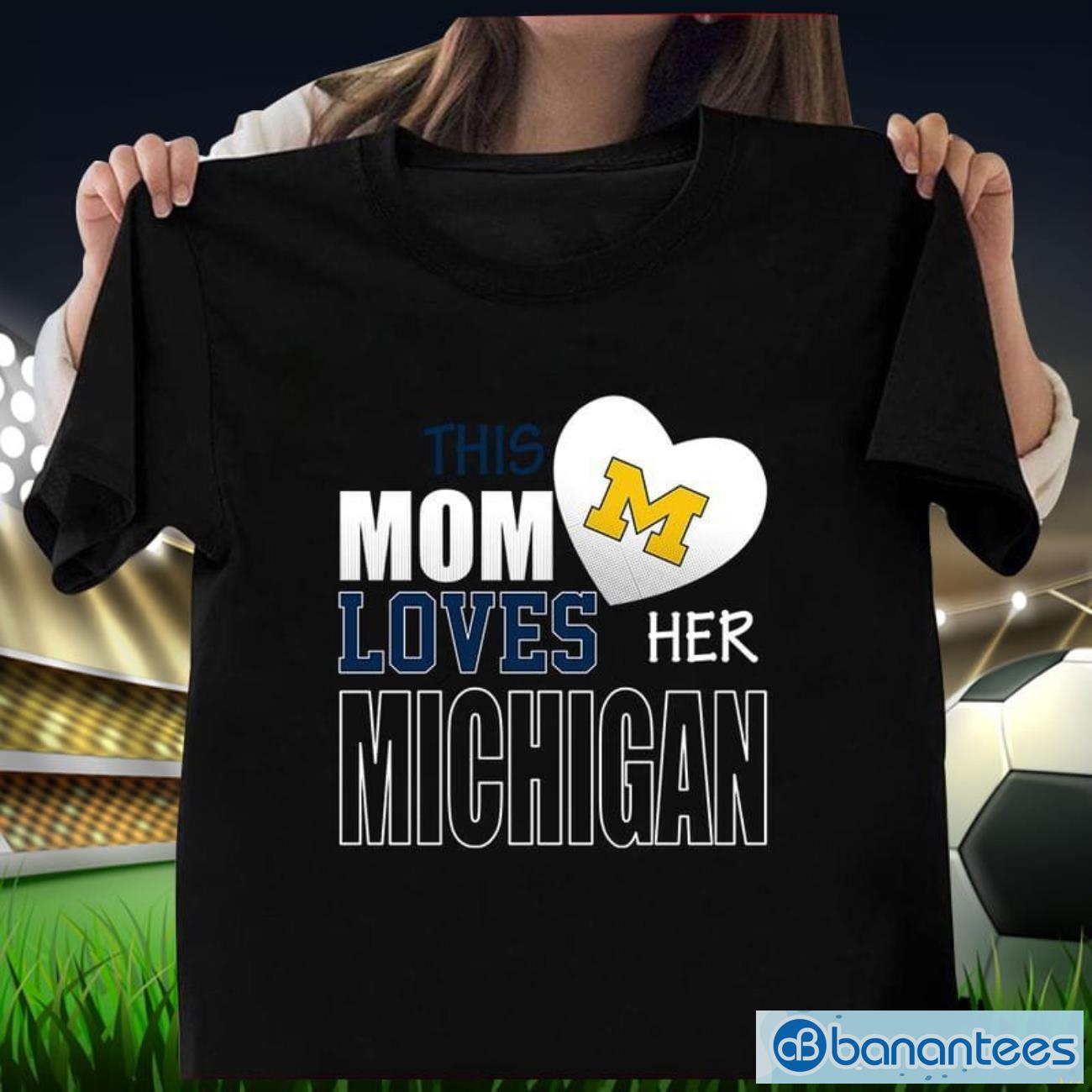 michigan wolverines mom loves mothers day t shirt image Michigan Wolverines Mom Loves Mother's Day T Shirt Product Photo