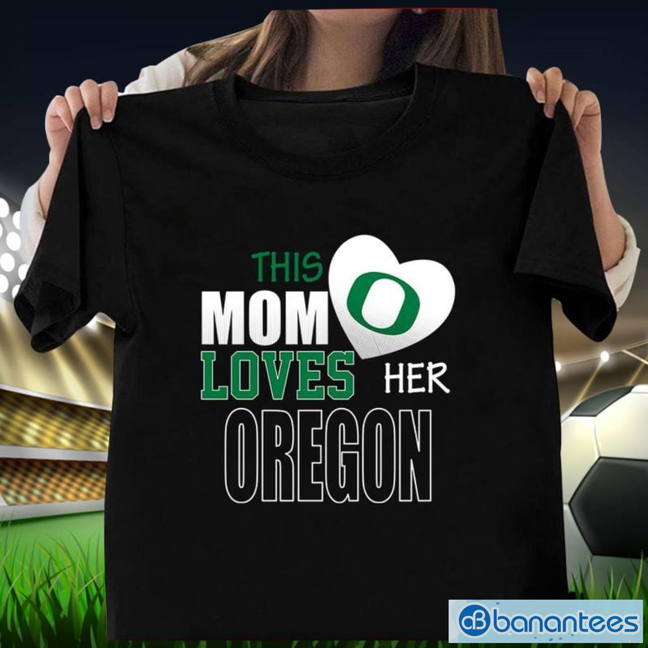 oregon ducks mom loves mothers day t shirt image Oregon Ducks Mom Loves Mother's Day T Shirt Product Photo