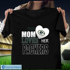 Green Bay Packers Mom Loves Mother's Day T-Shirt Product Photo 1