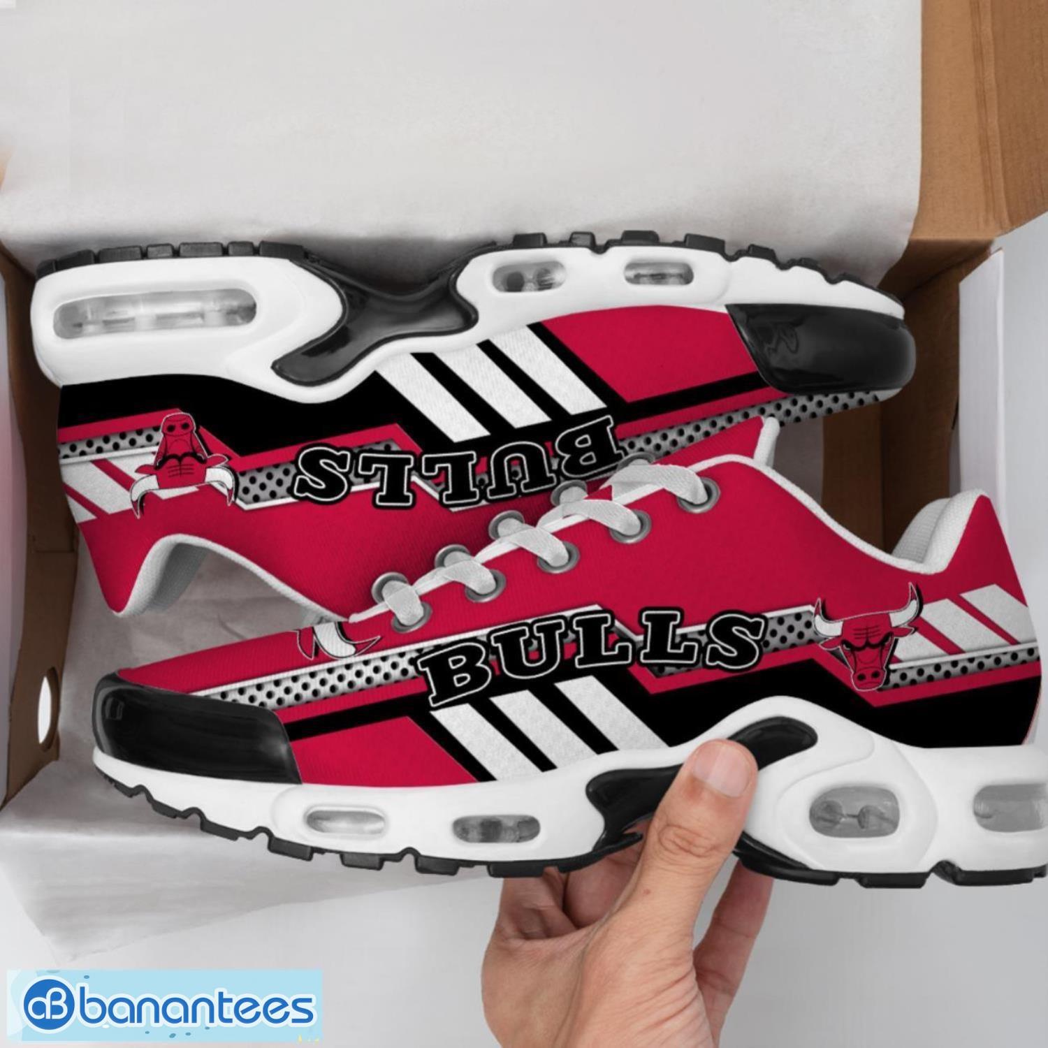 chicago bulls tn shoes sport team gift air cushion sport shoes for men women 1 image Chicago Bulls TN Shoes Sport Team Gift Air Cushion Sport Shoes For Men Women Product Photo 2