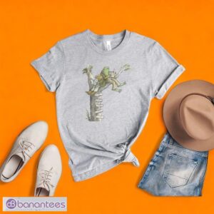 9SZjwkVC frog vintage 90s graphic t shirt 3 300x300 image Frog Vintage 90s Graphic T-Shirt, Product Photo 4