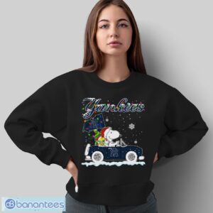 New York Yankees Snoopy And Woodstock Driving Car Cute Snoopy Limited Edition Shirt - Sweatshirt