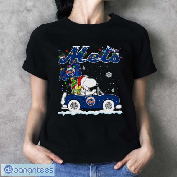 New York Mets Snoopy And Woodstock Driving Car Cute Snoopy Limited Edition Shirt - Ladies T-Shirt