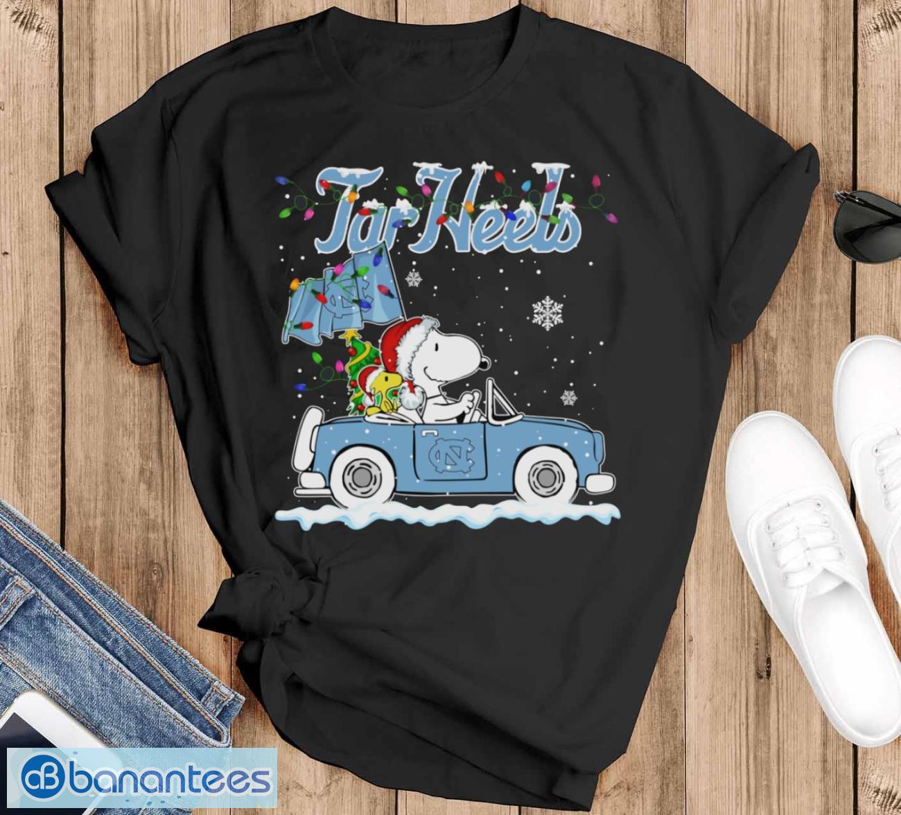 north carolina tar heels snoopy and woodstock driving car cute snoopy limited edition shirt image North Carolina Tar Heels Snoopy And Woodstock Driving Car Cute Snoopy Limited Edition Shirt - Black T-Shirt