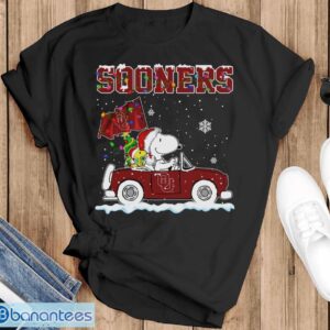 Oklahoma Sooners Snoopy And Woodstock Driving Car Cute Snoopy Limited Edition Shirt - Black T-Shirt