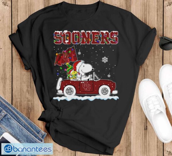 Oklahoma Sooners Snoopy And Woodstock Driving Car Cute Snoopy Limited Edition Shirt - Black T-Shirt