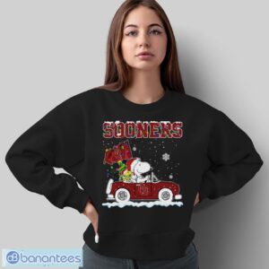 Oklahoma Sooners Snoopy And Woodstock Driving Car Cute Snoopy Limited Edition Shirt - Sweatshirt