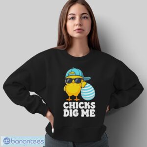 Chicks Dig Me Happy Easter Funny Shirt - Sweatshirt