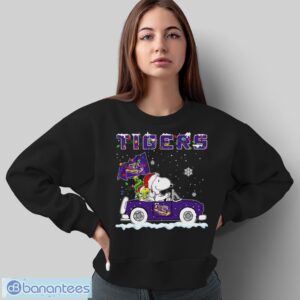 LSU Tigers Snoopy And Woodstock Driving Car Shirt Sweatshirt Hoodie - Sweatshirt