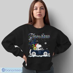 New York Yankees Snoopy And Woodstock Driving Car Shirt Sweatshirt Hoodie - Sweatshirt